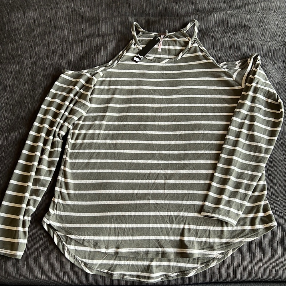 Stretchy cold shoulder long sleeve top
